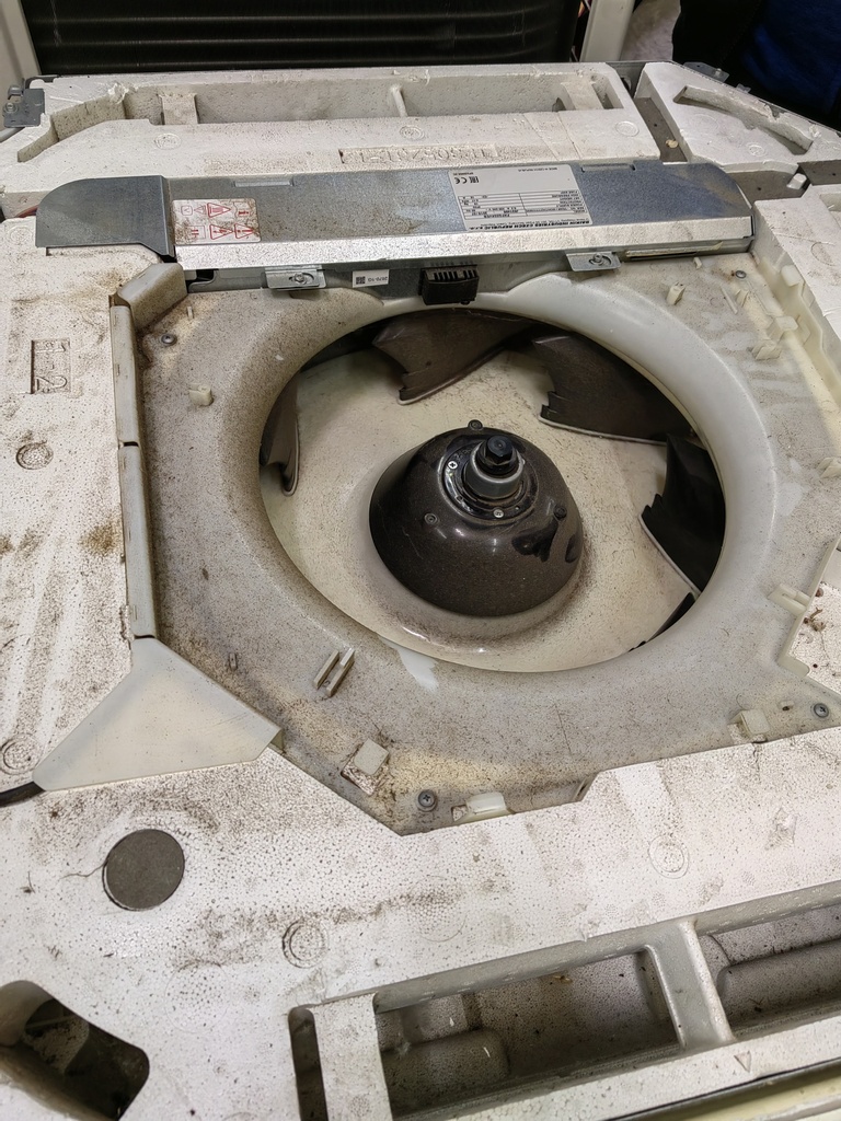 Daikin FXFQ32AVEB (SN:J021488)